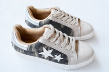 Load image into Gallery viewer, Sanford Sneakers